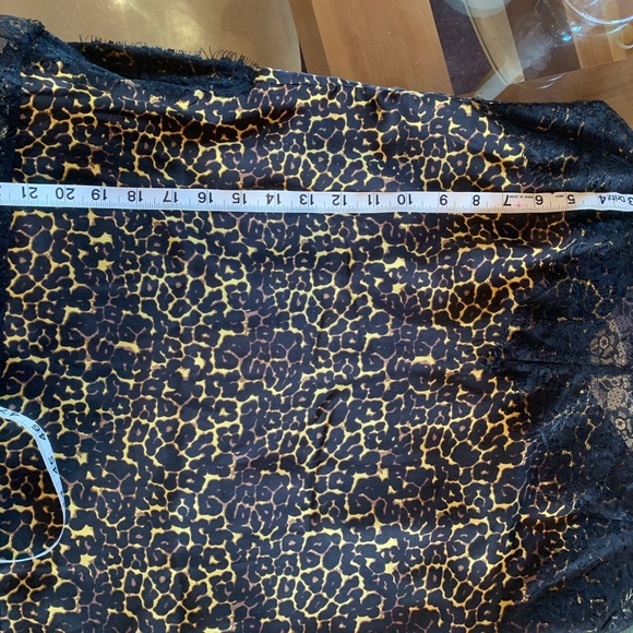 Fabulous silk leopard-print cami! Etched in lace. - Picture 7 of 7